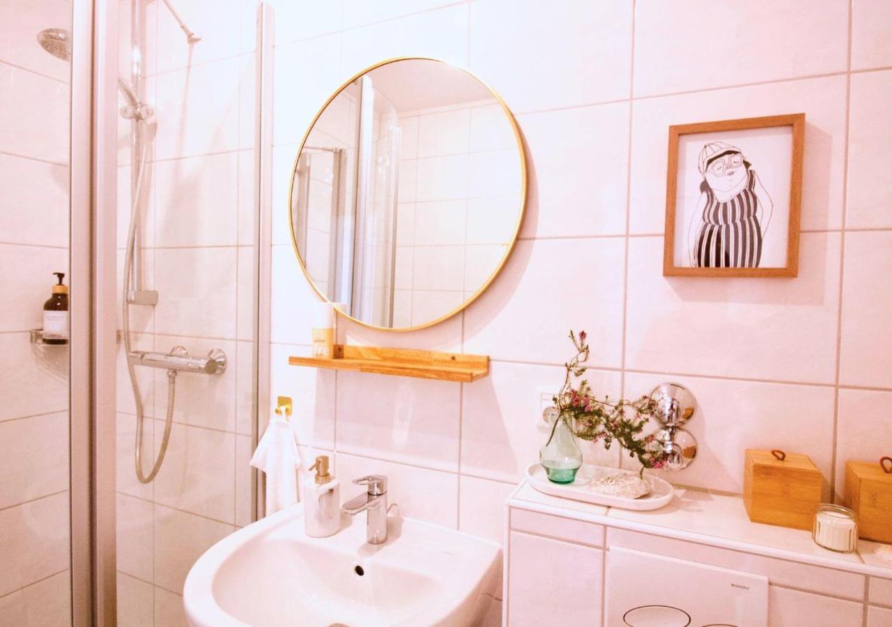 Apartment Mit Balkon - Netflix - Nahe Messe Duesseldorf Krefeld Bagian luar foto