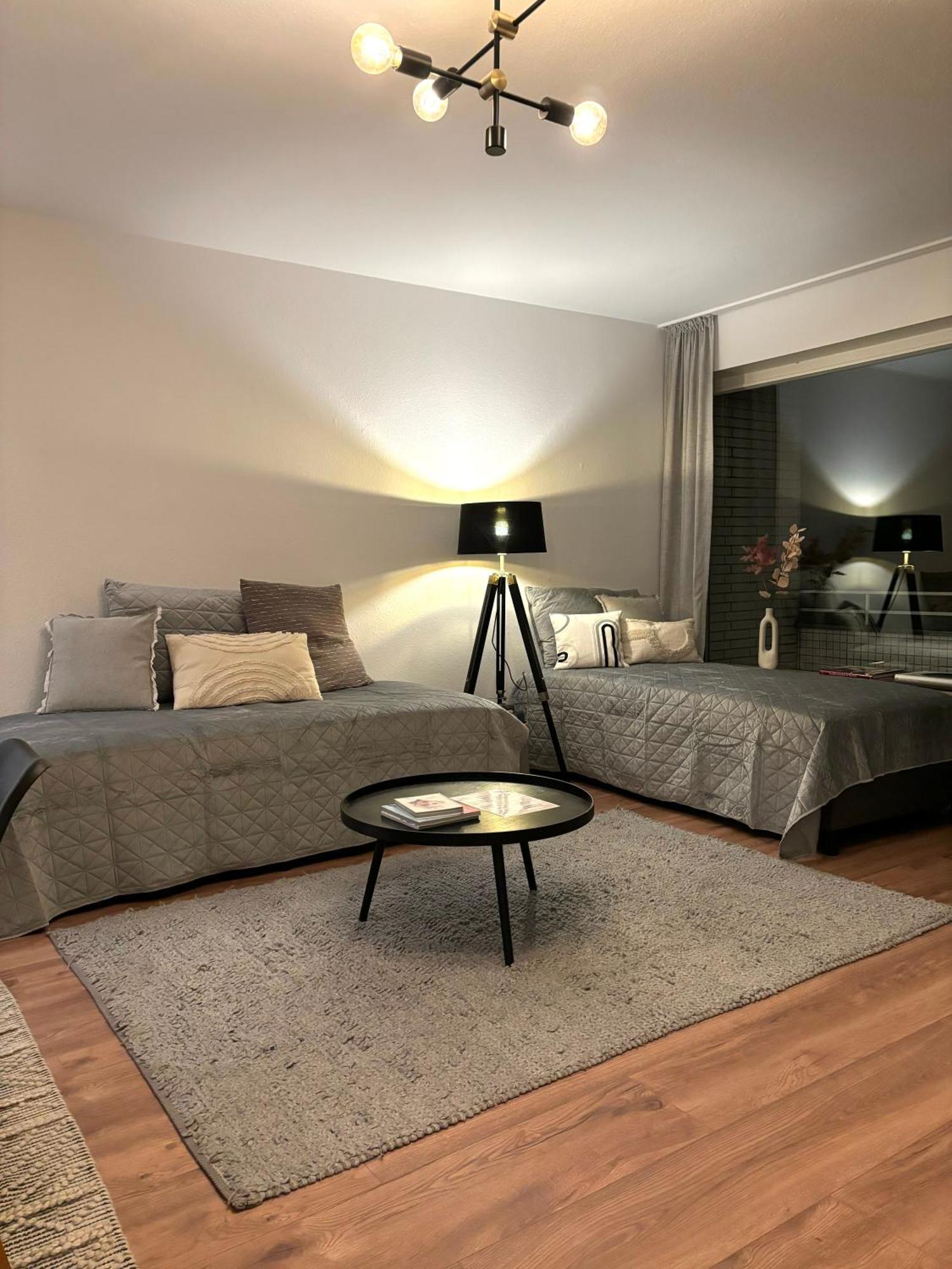 Apartment Mit Balkon - Netflix - Nahe Messe Duesseldorf Krefeld Bagian luar foto